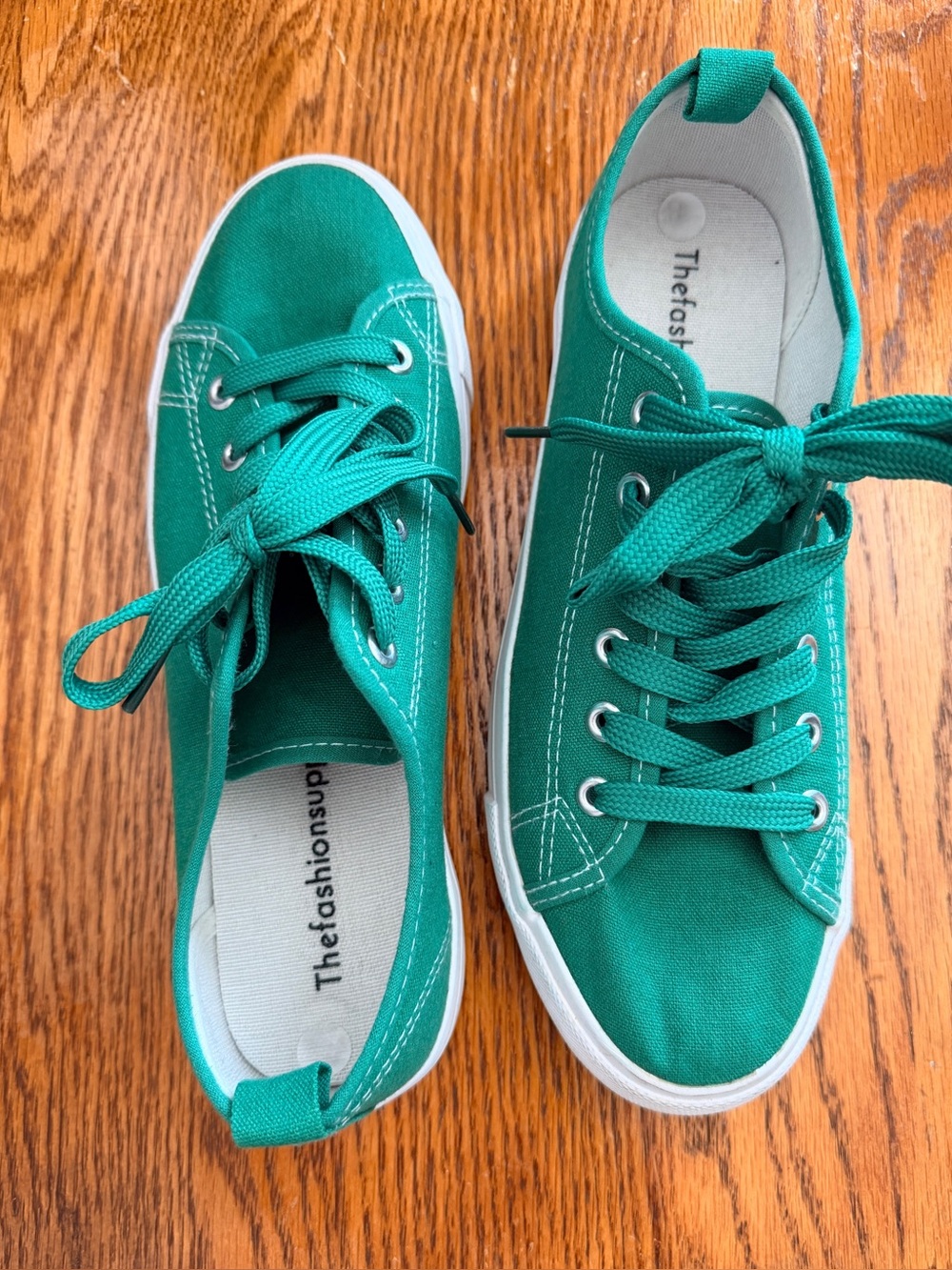 The Fashion Supply Green Canvas Lace-Up Sneakers Women’s Size 8 - Picture 2 of 6